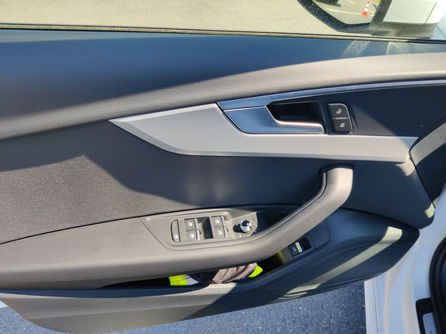 Bild über Audi A4 Avant S line 35 TFSI S tronic - für weitere Informationen kontaktieren Sie den Audi Partner