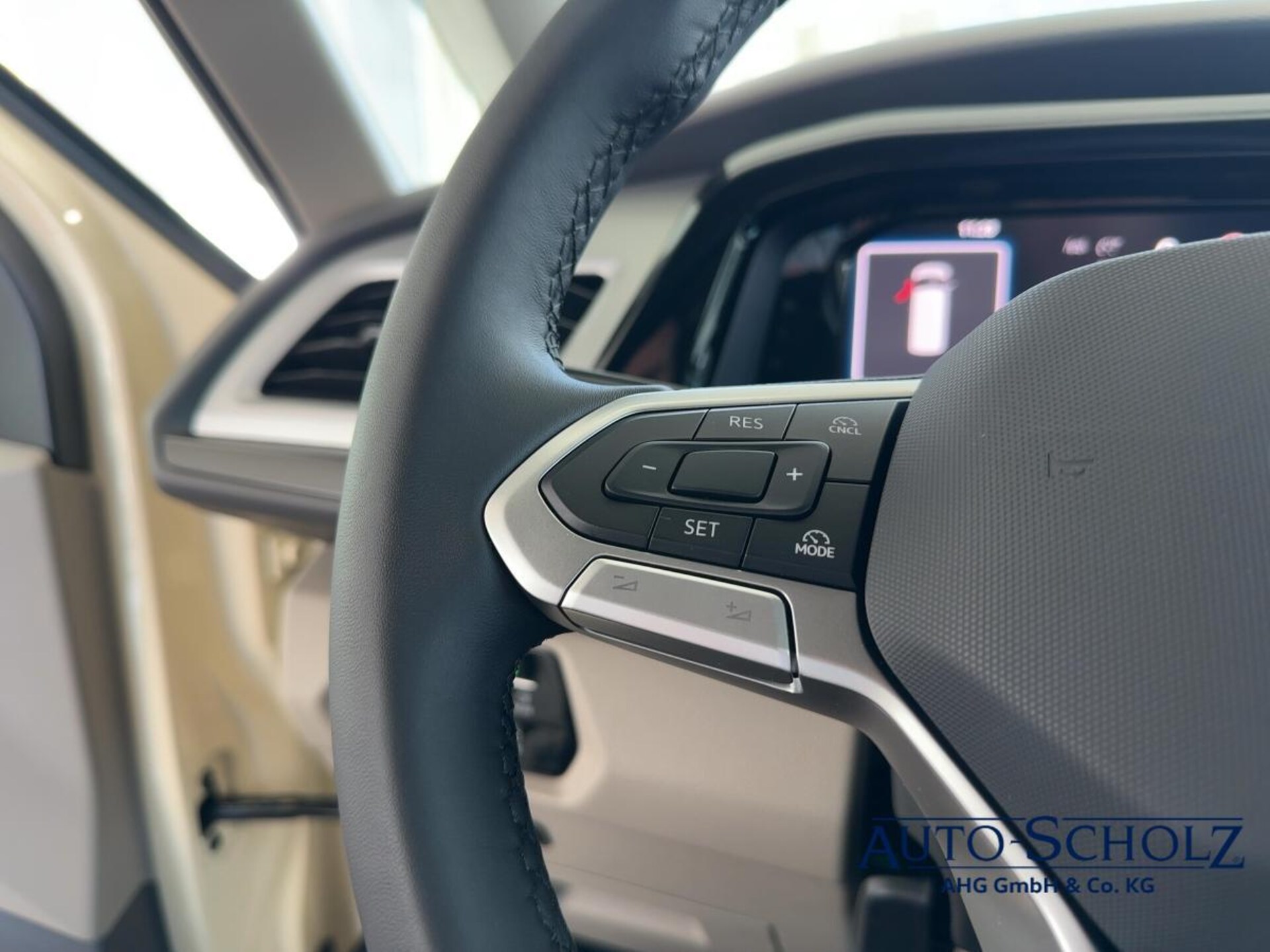 Volkswagen Multivan Langversion Basis-Modell