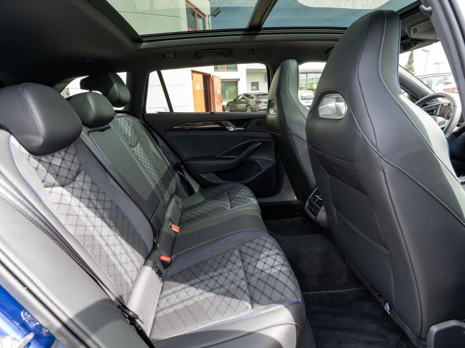 Volkswagen Passat – Bild 8