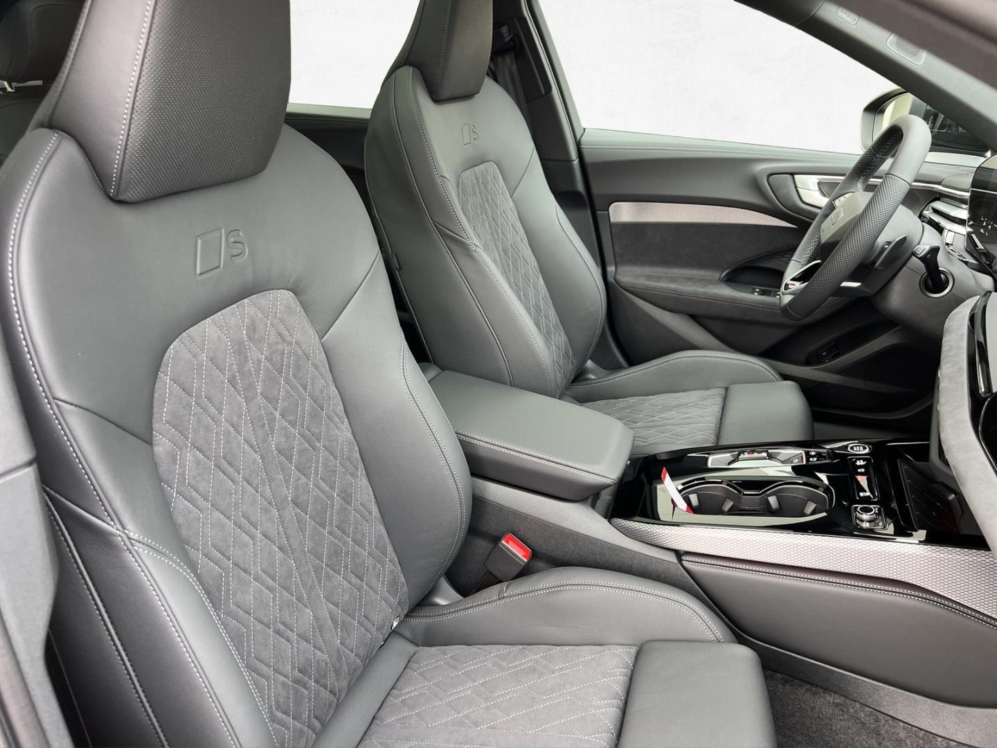 Bild über Audi A5 Avant e-hybrid e-hybrid quattro 270 kW S tronic - für weitere Informationen kontaktieren Sie den Audi Partner