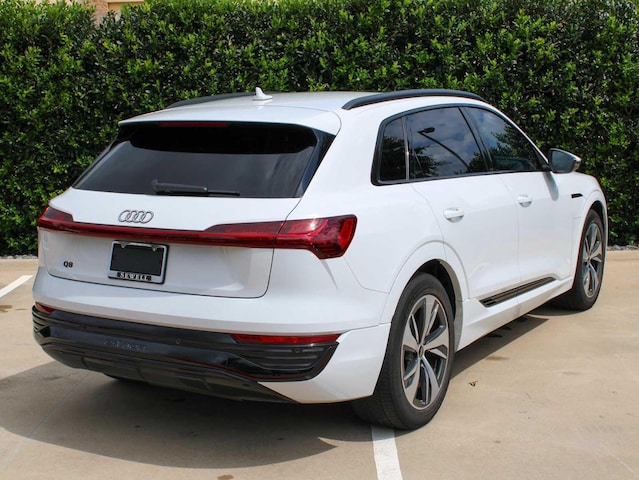 2024 Audi Q8 e-tron