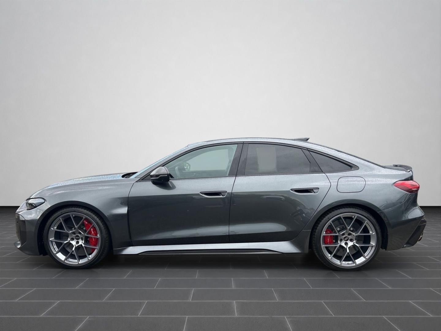 Bild über Audi RS 5 Limousine TFSI quattro 470 kW tiptronic - für weitere Informationen kontaktieren Sie den Audi Partner