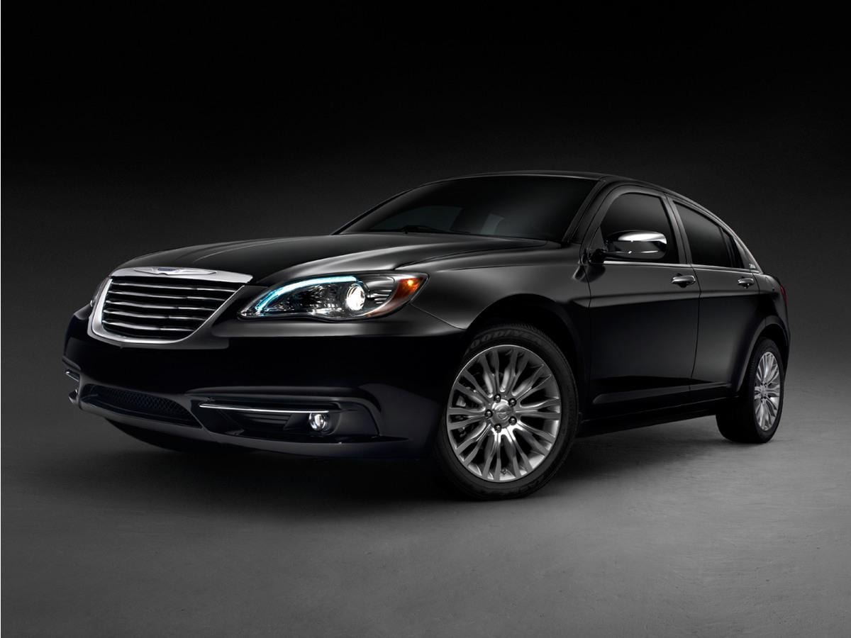 2013 Chrysler 200 Touring's photo