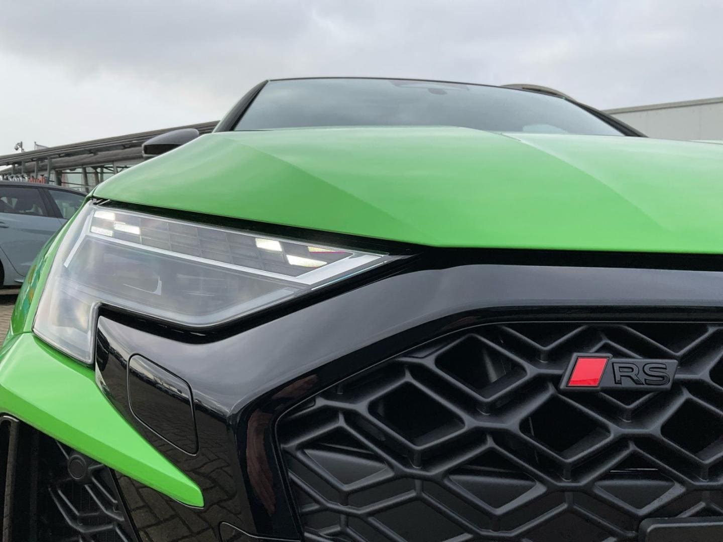 Bild über Audi RS 3 Limousine TFSI quattro 294 kW S tronic - für weitere Informationen kontaktieren Sie den Audi Partner