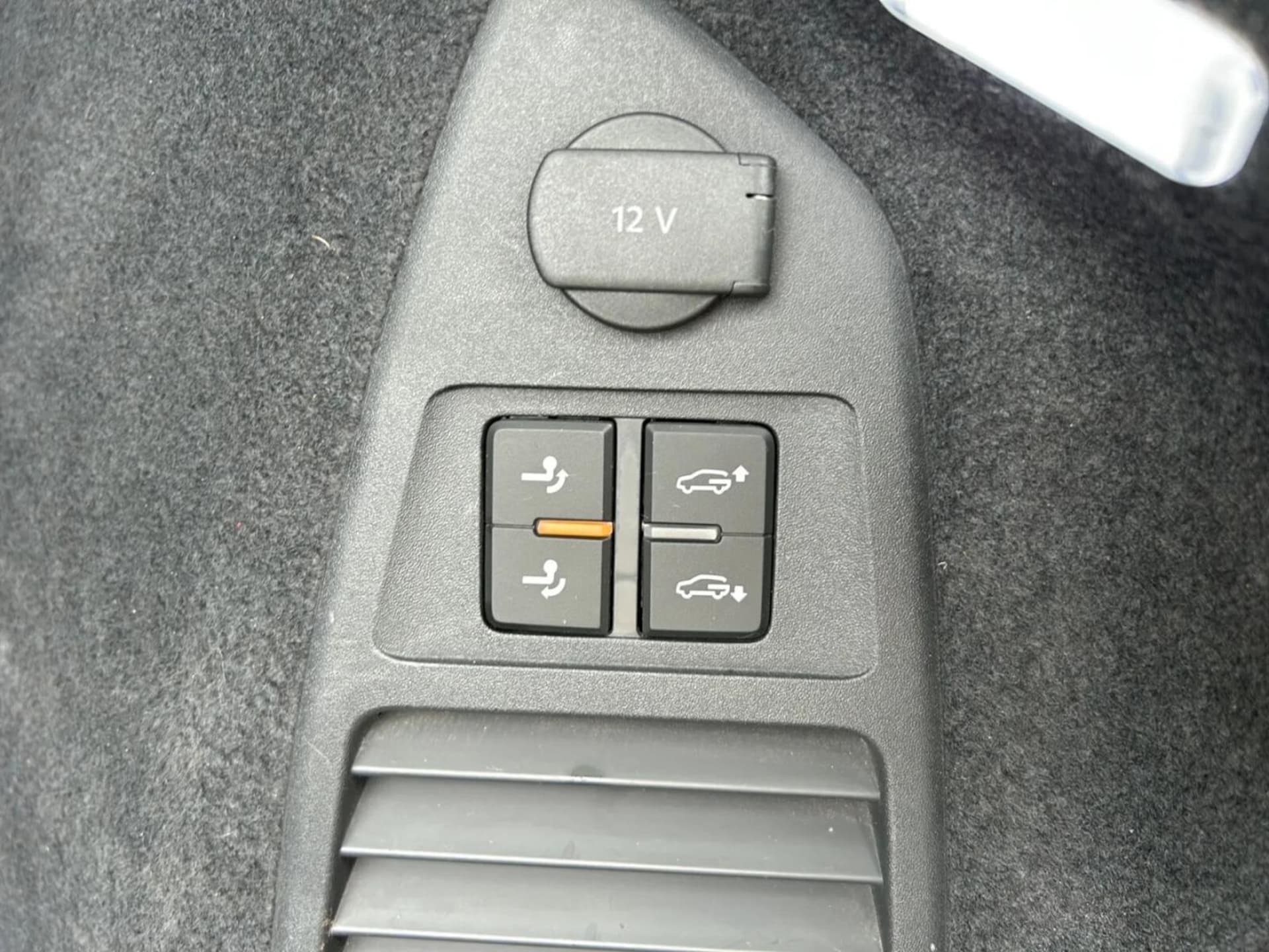 Volkswagen Touareg Model bazowy