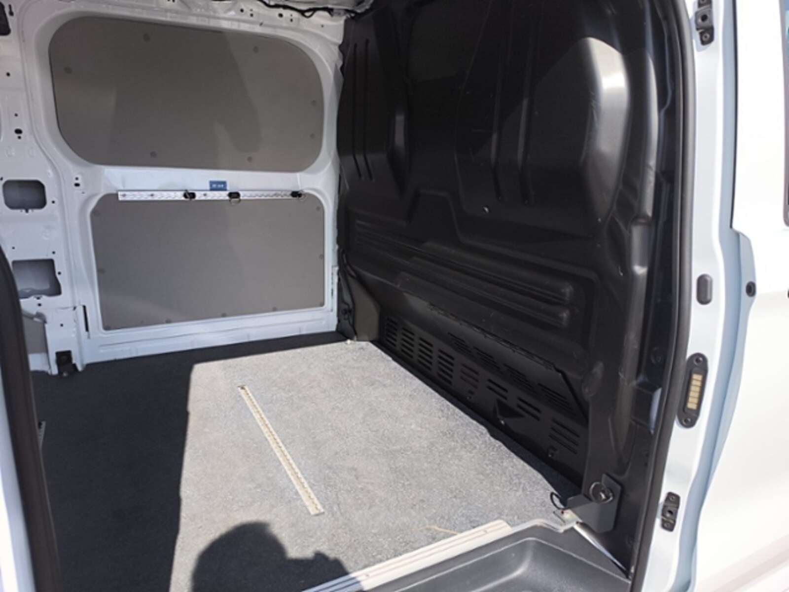 Volkswagen Transporter Kasten langer Radstand – Bild 24