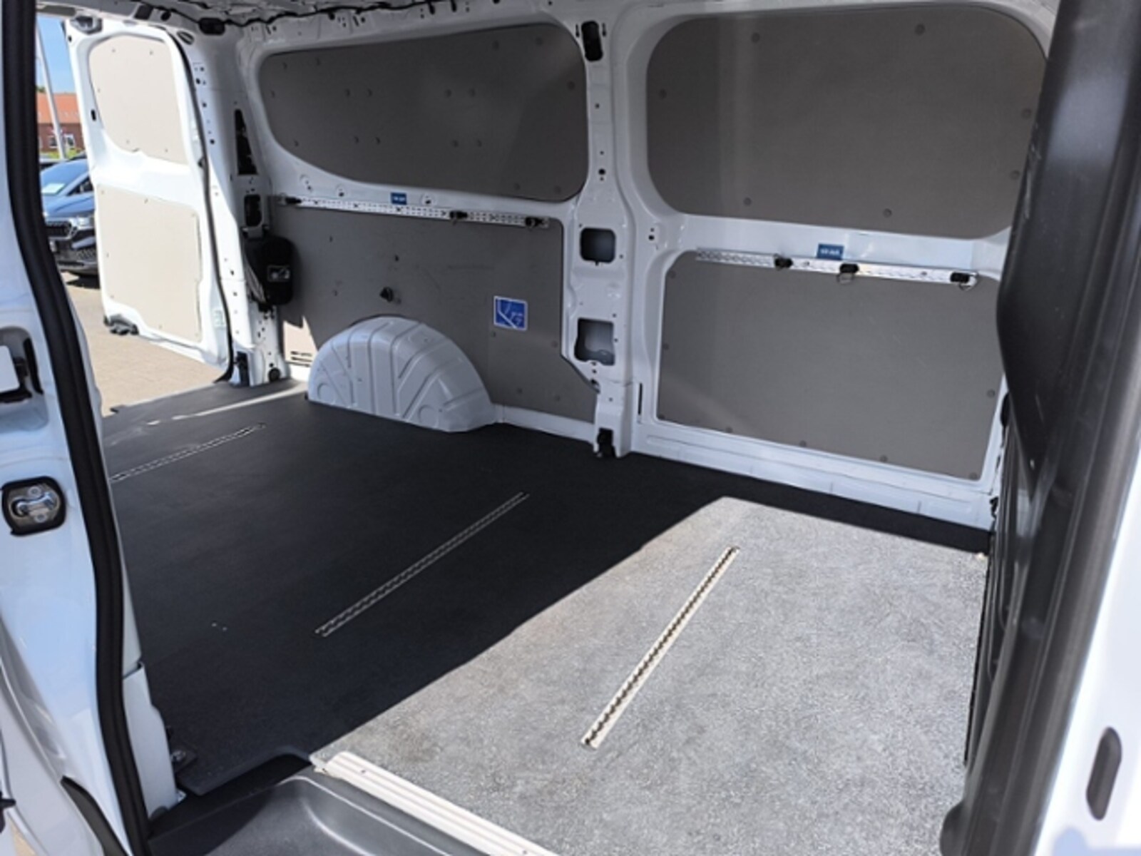 Volkswagen Transporter Kasten langer Radstand – Bild 25