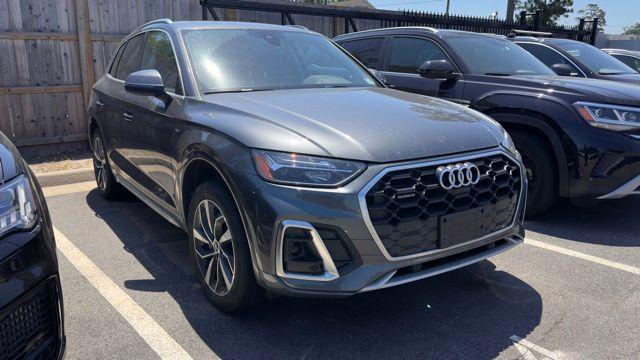 2023 Audi Q5 45 Premium Plus's photo