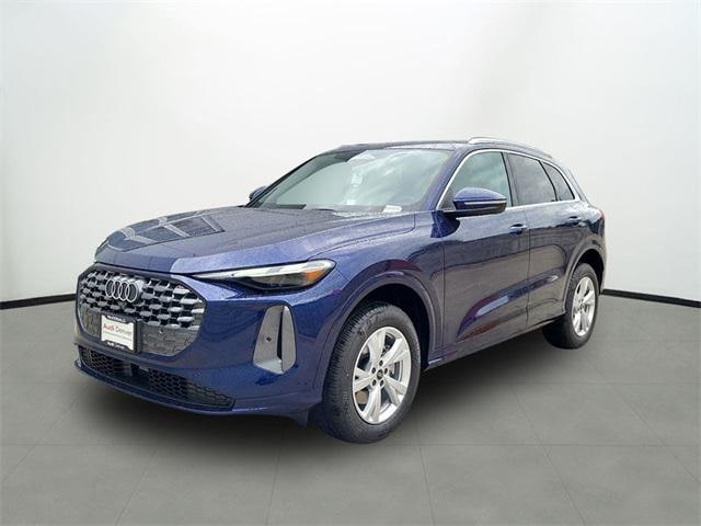 2025 Audi Q5 Premium's photo