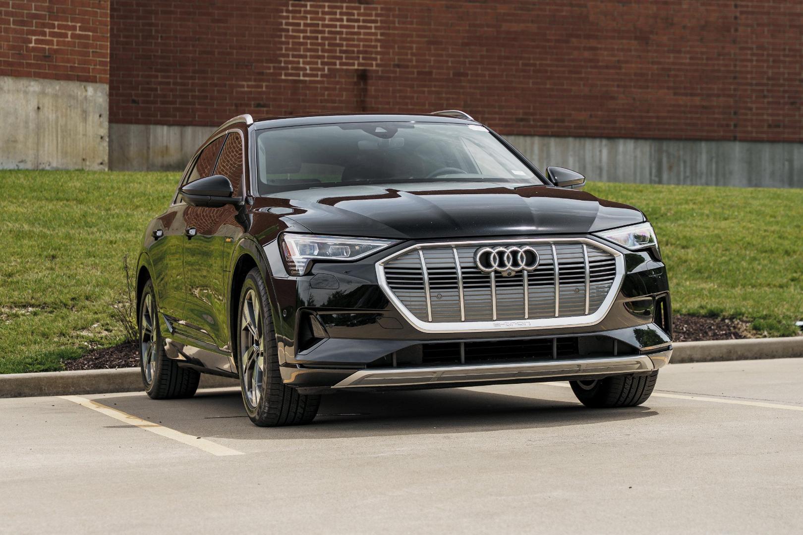 2023 Audi e-tron 95 kWh Premium Plus quattro's photo