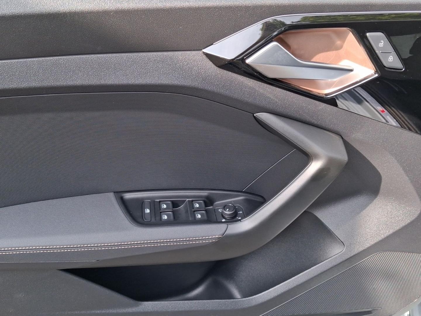 Bild über Audi A1 Sportback S line 40 TFSI S tronic - für weitere Informationen kontaktieren Sie den Audi Partner