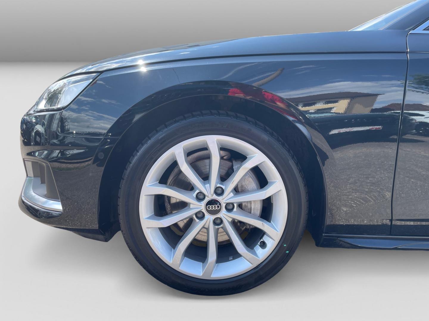 Bild über Audi A4 Avant advanced 40 TFSI quattro S tronic - für weitere Informationen kontaktieren Sie den Audi Partner