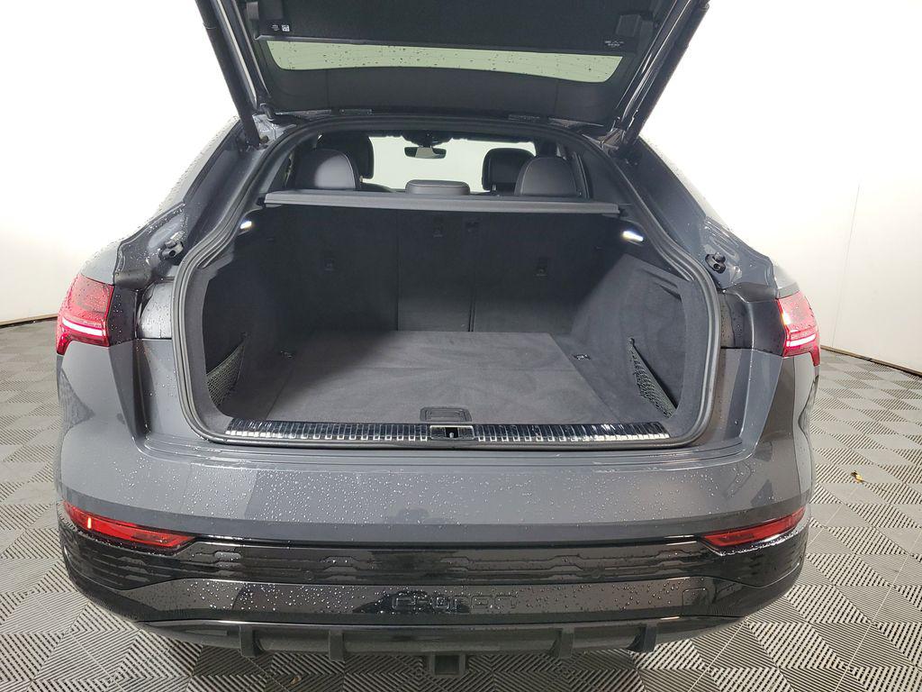 2024 Audi Q8 Sportback e-tron Premium Plus - Photo 8