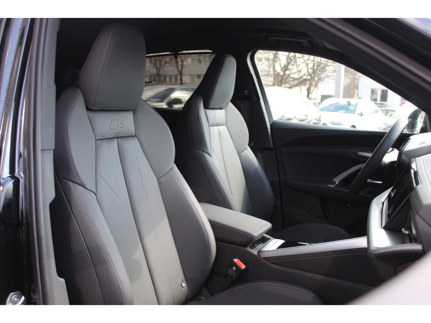 Bild über Audi Q5 SUV TDI quattro 150 kW S tronic - für weitere Informationen kontaktieren Sie den Audi Partner