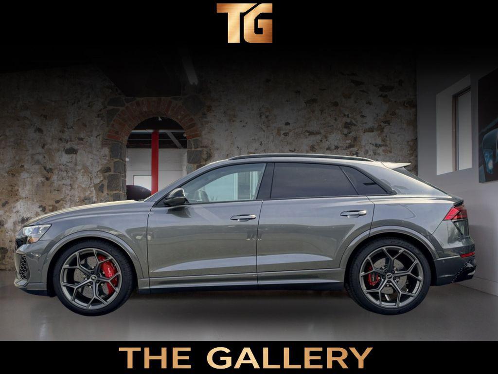2025 Audi RS Q8 -'s photo