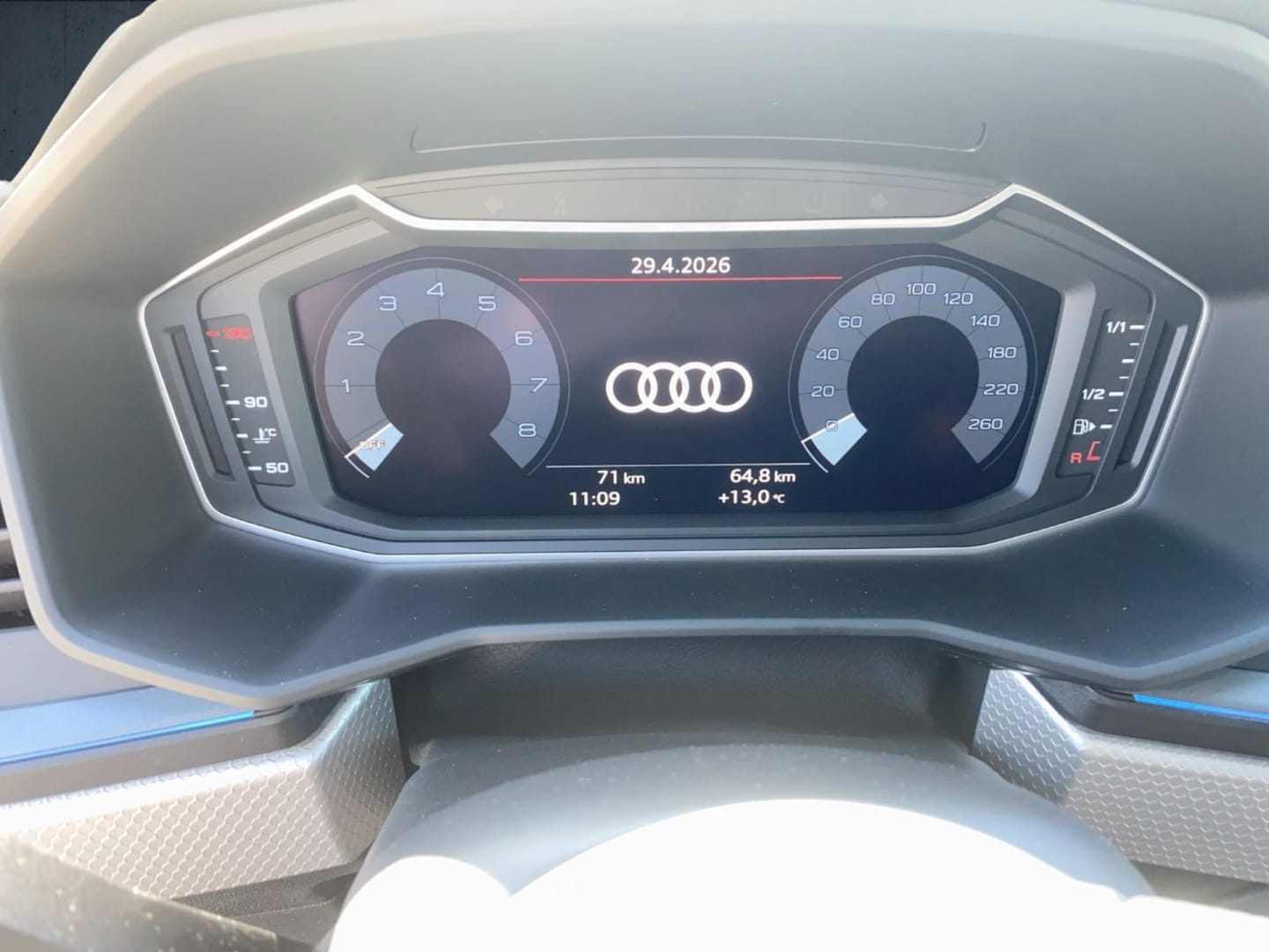 Bild über Audi A1 Sportback S line 40 TFSI S tronic - für weitere Informationen kontaktieren Sie den Audi Partner