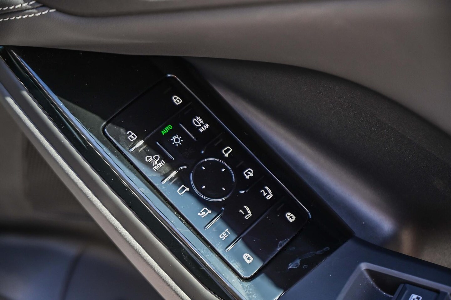 Image about Audi Q6 SUV e-tron e-tron