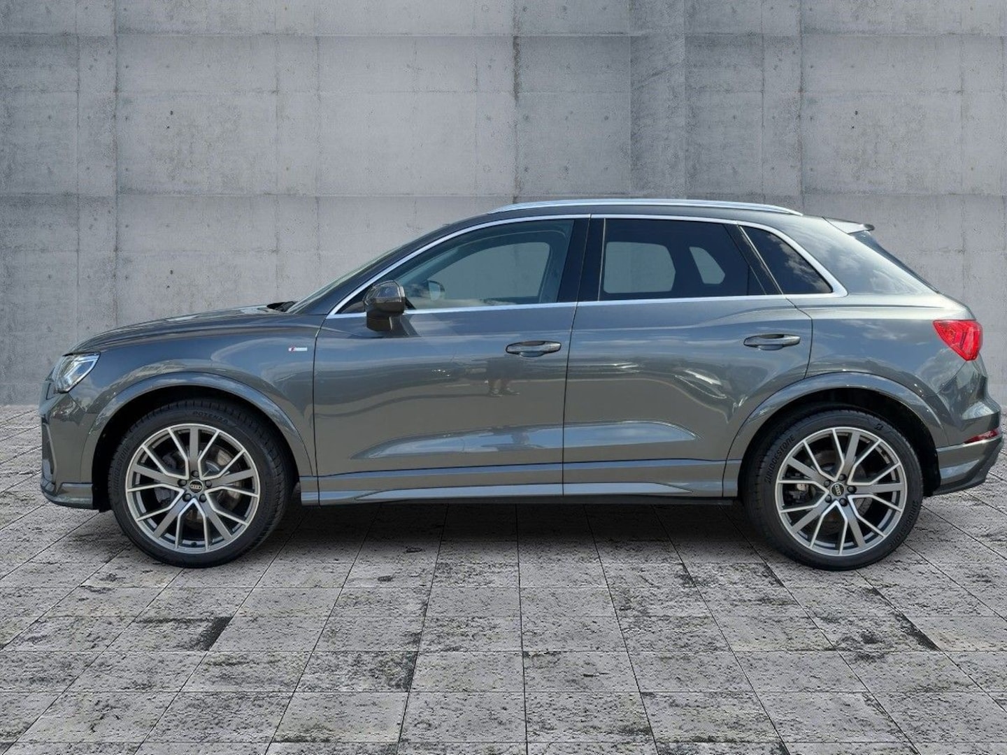 Bild über Audi Q3 TFSI quattro 180 kW S tronic - für weitere Informationen kontaktieren Sie den Audi Partner