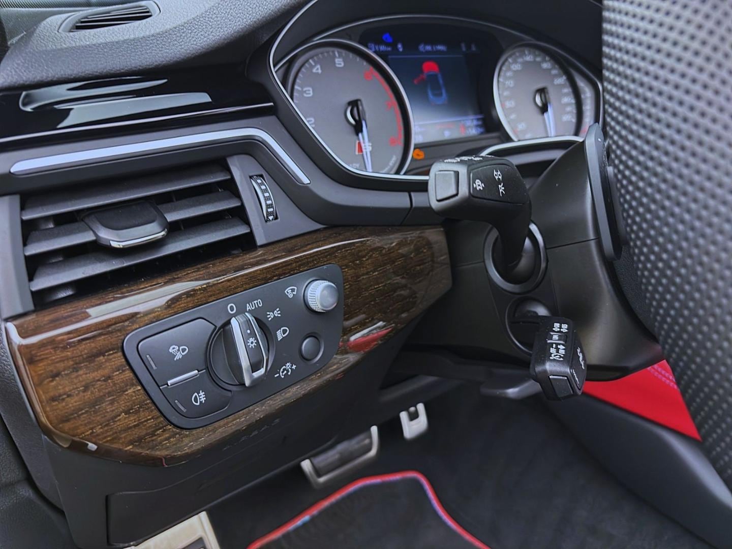 Bild über Audi S5 Cabriolet TFSI quattro tiptronic - für weitere Informationen kontaktieren Sie den Audi Partner