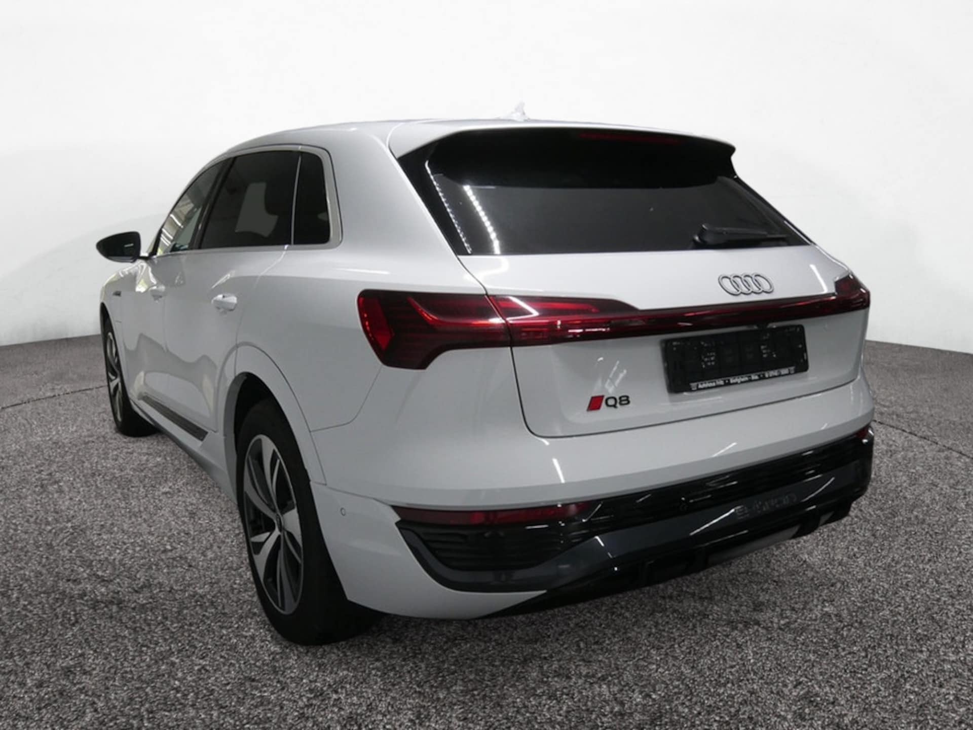 Audi Q8 e-tron S line