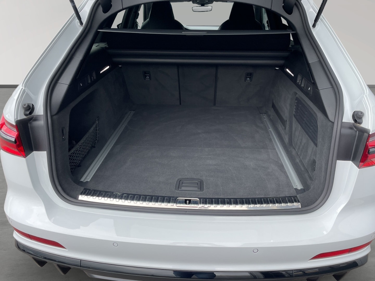 Bild über Audi S6 Avant TDI quattro tiptronic - für weitere Informationen kontaktieren Sie den Audi Partner