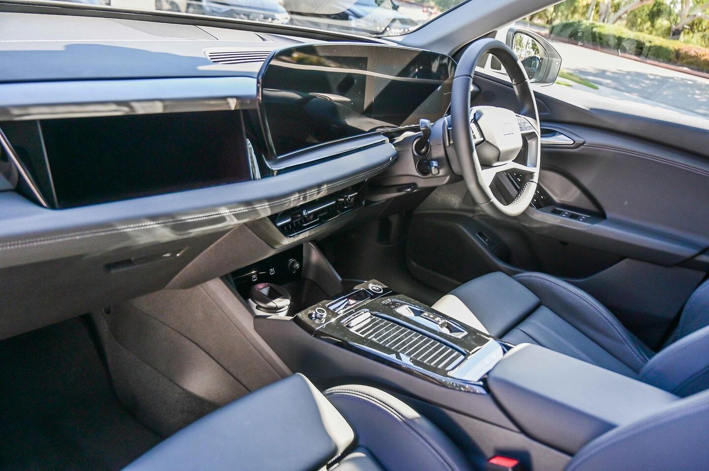 Image about Audi Q6 SUV e-tron e-tron