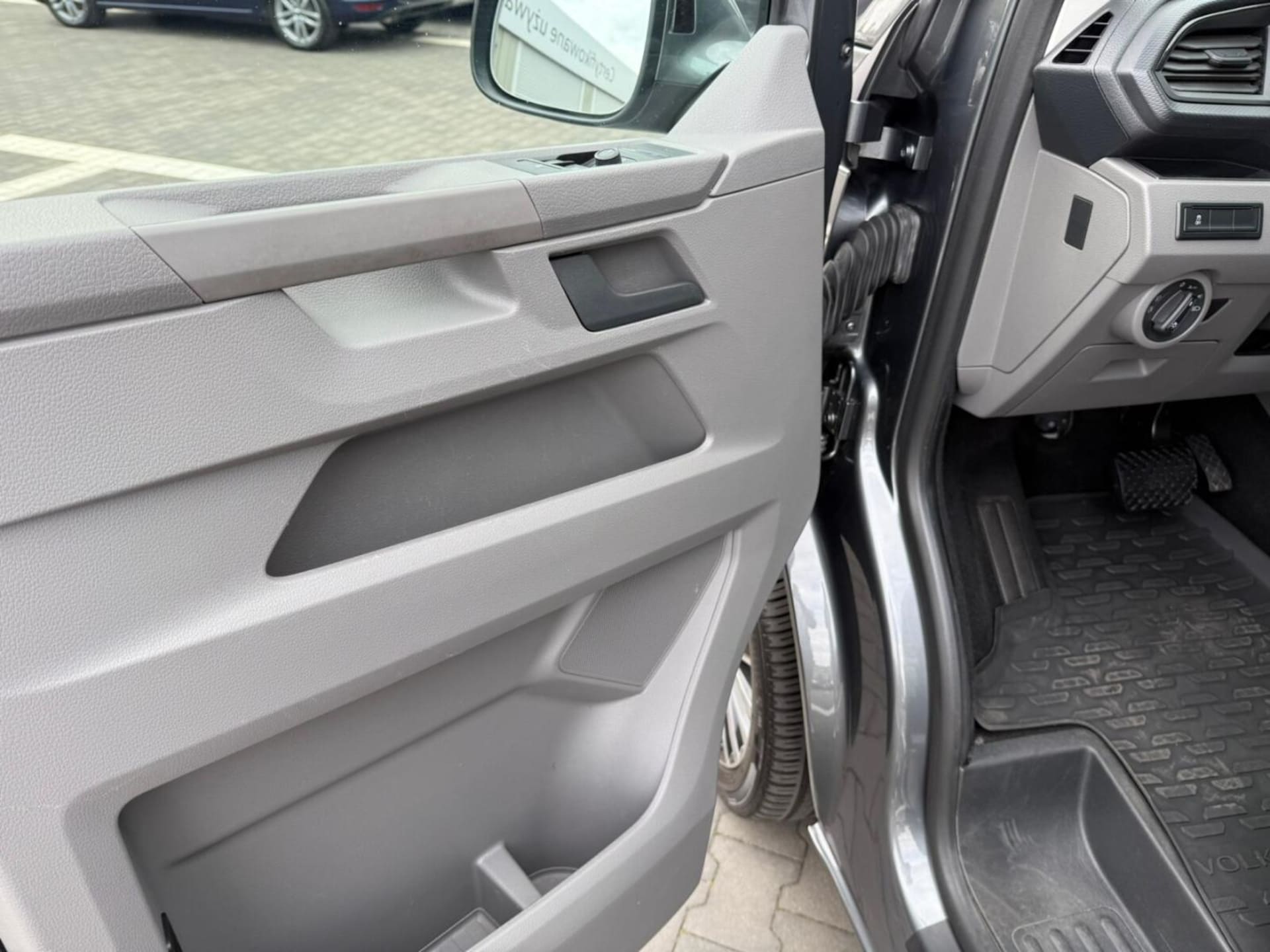 Volkswagen Caravelle 6.1 krótki rozstaw osi SE