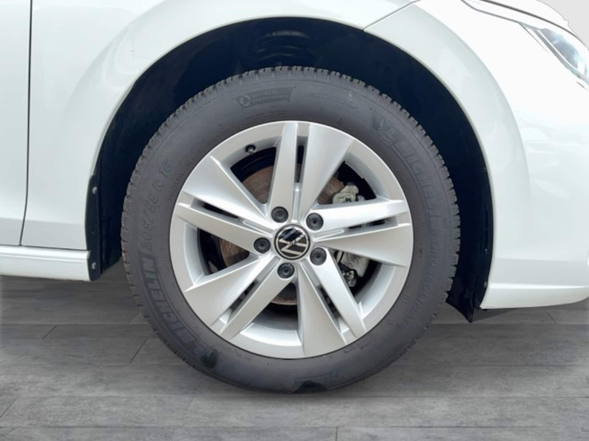 Volkswagen Golf Life