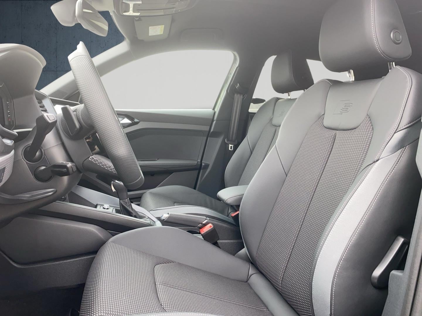 Bild über Audi A1 Sportback S line 40 TFSI S tronic - für weitere Informationen kontaktieren Sie den Audi Partner
