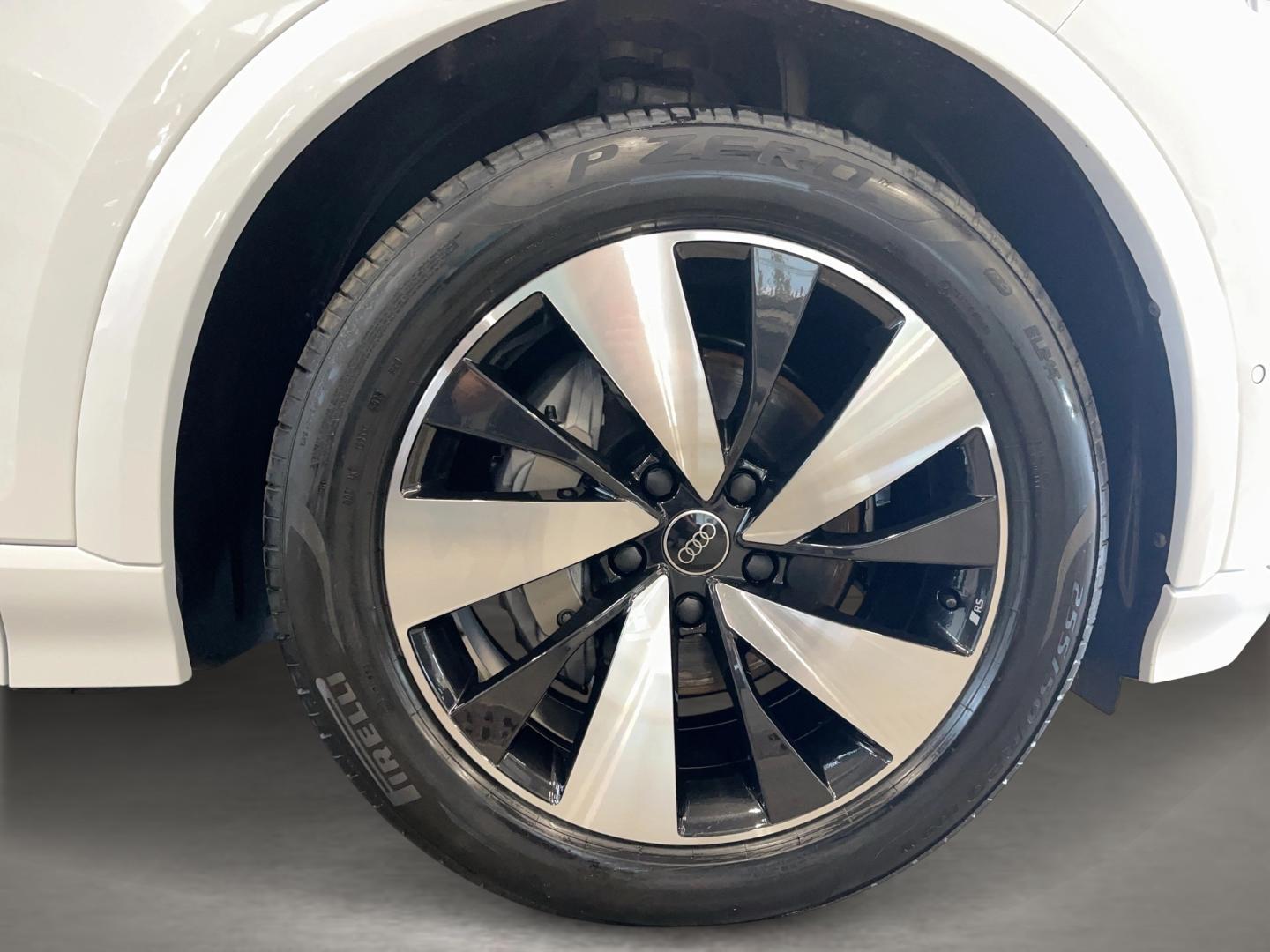 Image about Audi Q6 SUV e-tron e-tron quattro
