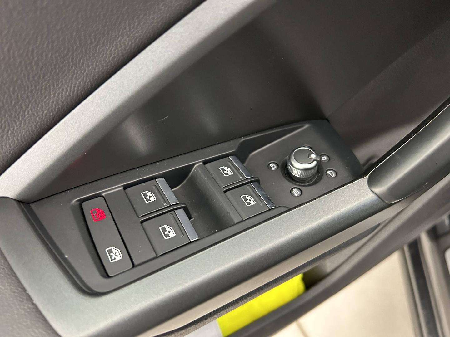 Image about Audi Q3 TFSI e S line 45 TFSI e 180 kW (245 ch) S tronic