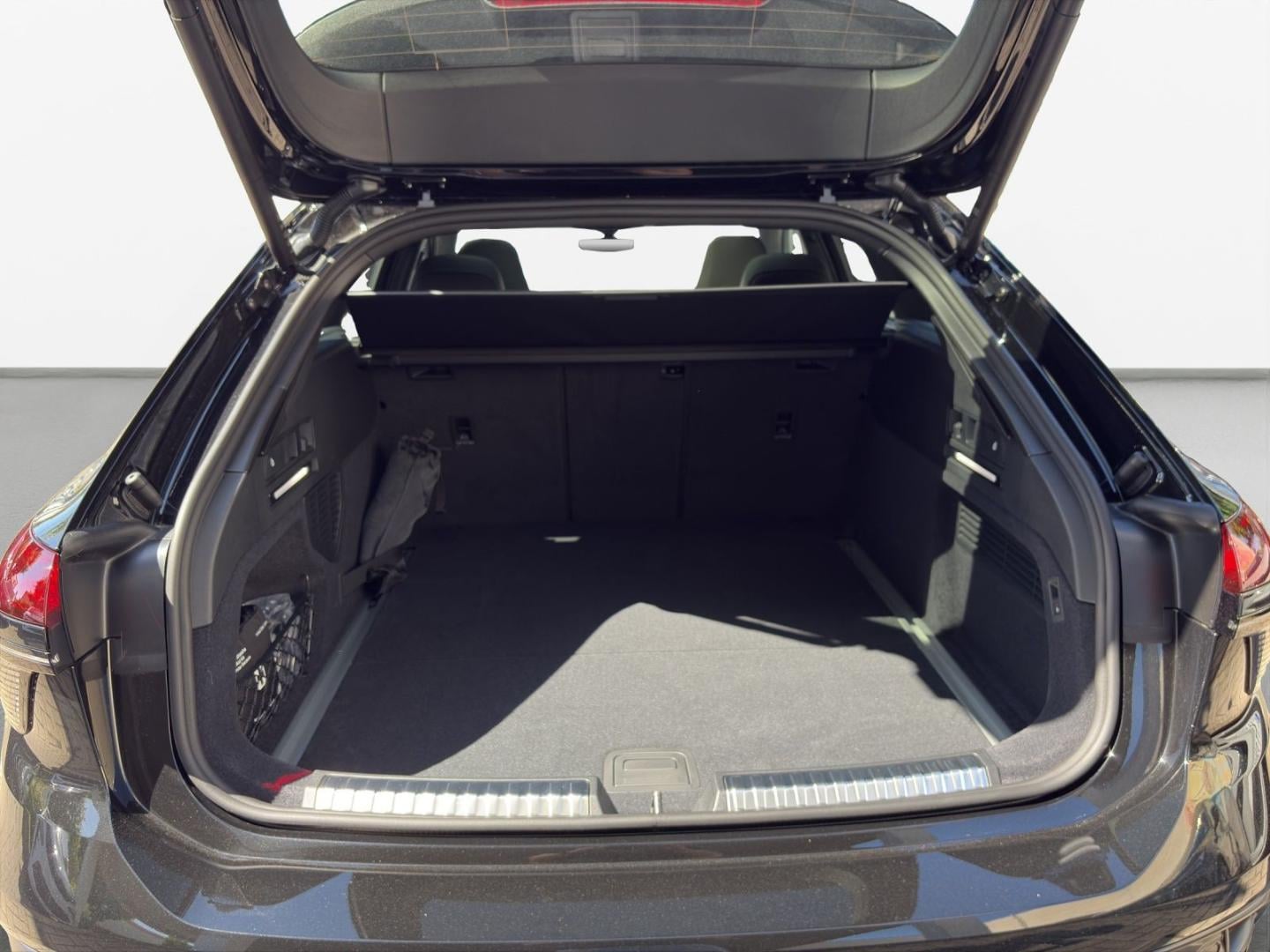 Bild über Audi A6 Avant TDI quattro 220 kW S tronic - für weitere Informationen kontaktieren Sie den Audi Partner