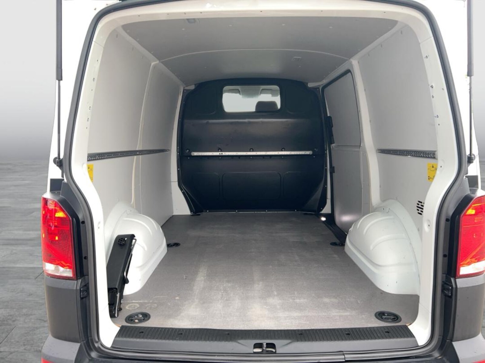 Volkswagen T6.1 Transporter Kasten kurzer Radstand – Bild 11