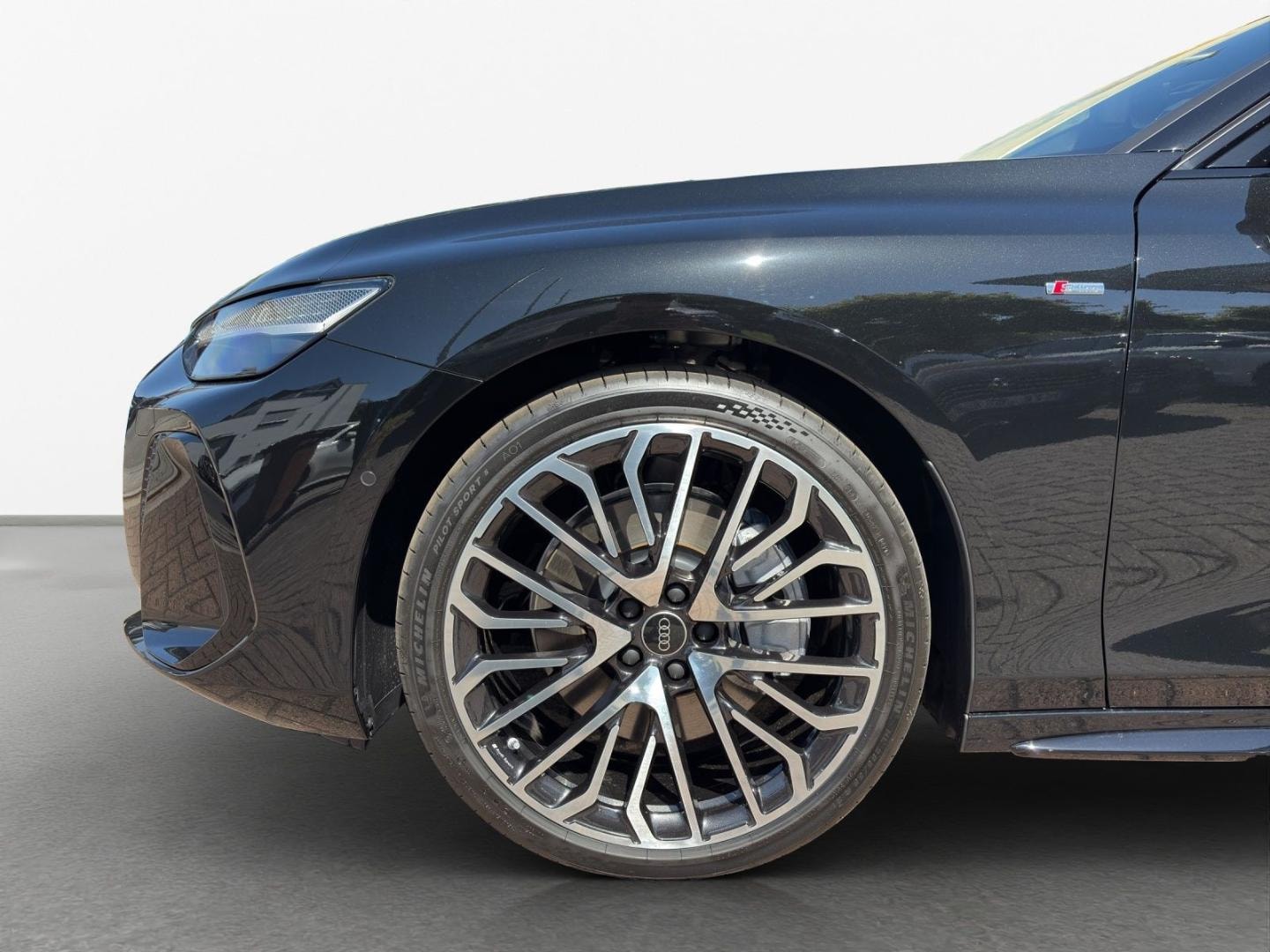 Bild über Audi A6 Avant TDI quattro 220 kW S tronic - für weitere Informationen kontaktieren Sie den Audi Partner