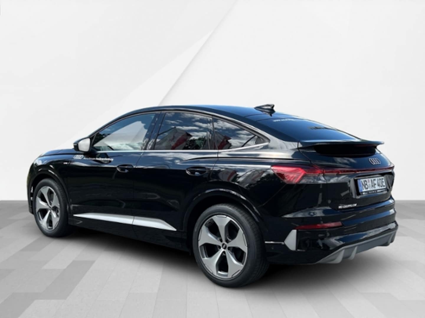 Bild über Audi Q4 Sportback e-tron e-tron quattro 220 kW - für weitere Informationen kontaktieren Sie den Audi Partner