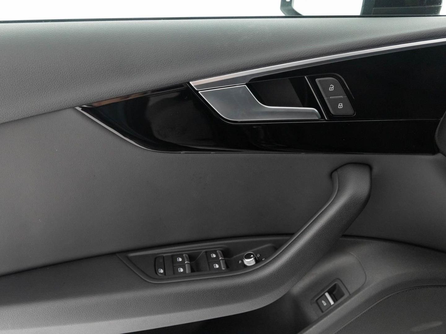 Image about Audi A4 Avant S line edition 40 TDI quattro 150 kW (204 CV) S tronic