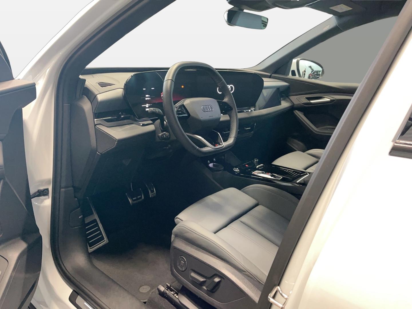 Image about Audi Q6 SUV e-tron e-tron quattro