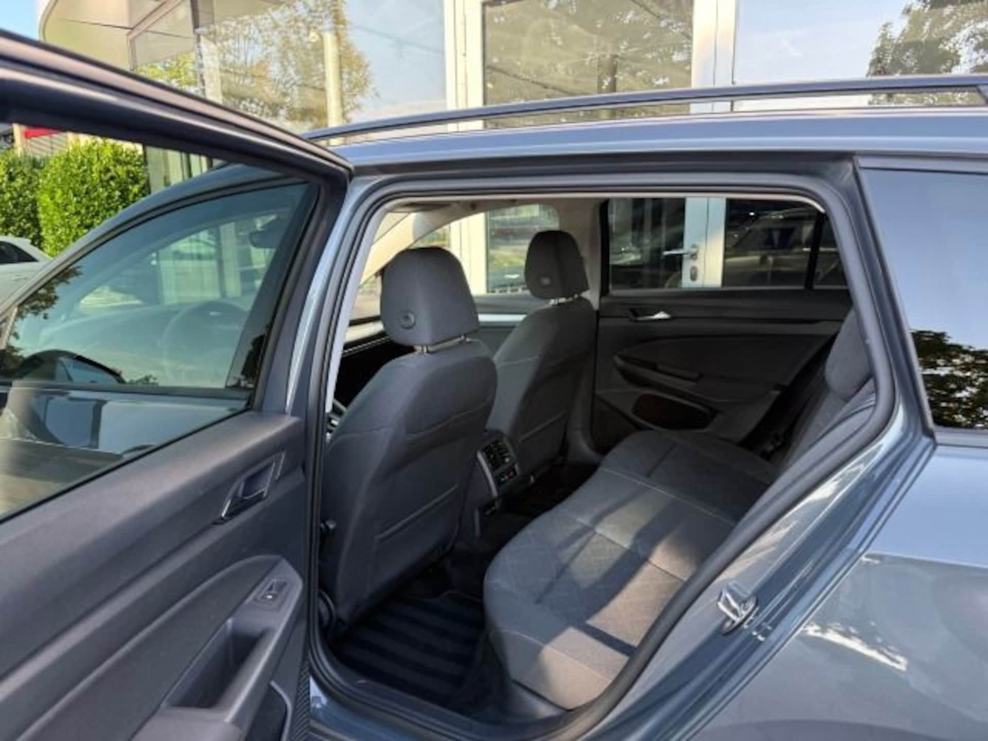Volkswagen Golf Variant Life