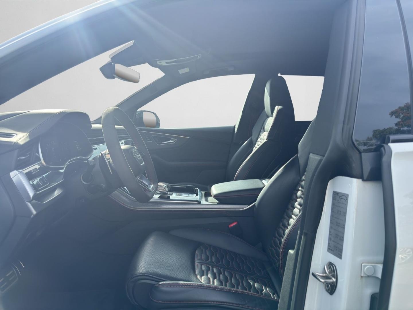 Bild über Audi RS Q8 TFSI quattro tiptronic - für weitere Informationen kontaktieren Sie den Audi Partner