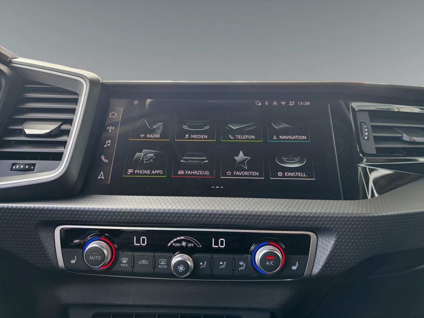 Bild über Audi A1 Sportback advanced 30 TFSI Schaltgetriebe - für weitere Informationen kontaktieren Sie den Audi Partner