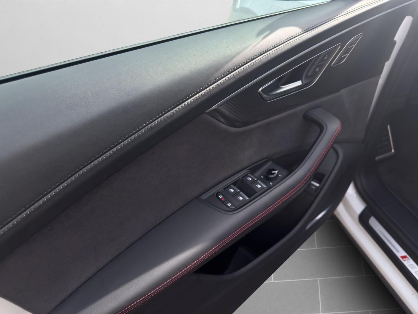 Bild über Audi RS Q8 TFSI quattro tiptronic - für weitere Informationen kontaktieren Sie den Audi Partner