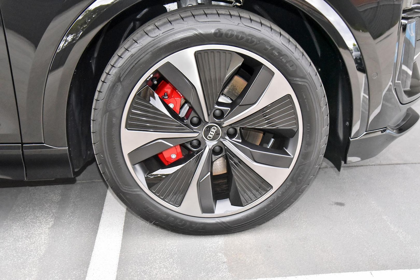 Image about Audi SQ6 SUV e-tron e-tron quattro