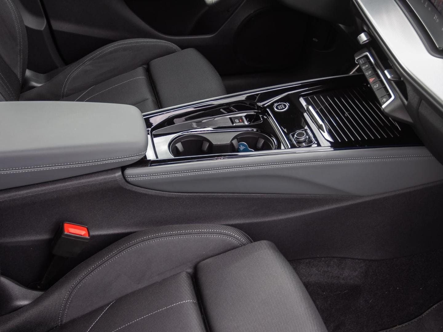 Bild über Audi Q3 SUV TFSI 110 kW S tronic - für weitere Informationen kontaktieren Sie den Audi Partner