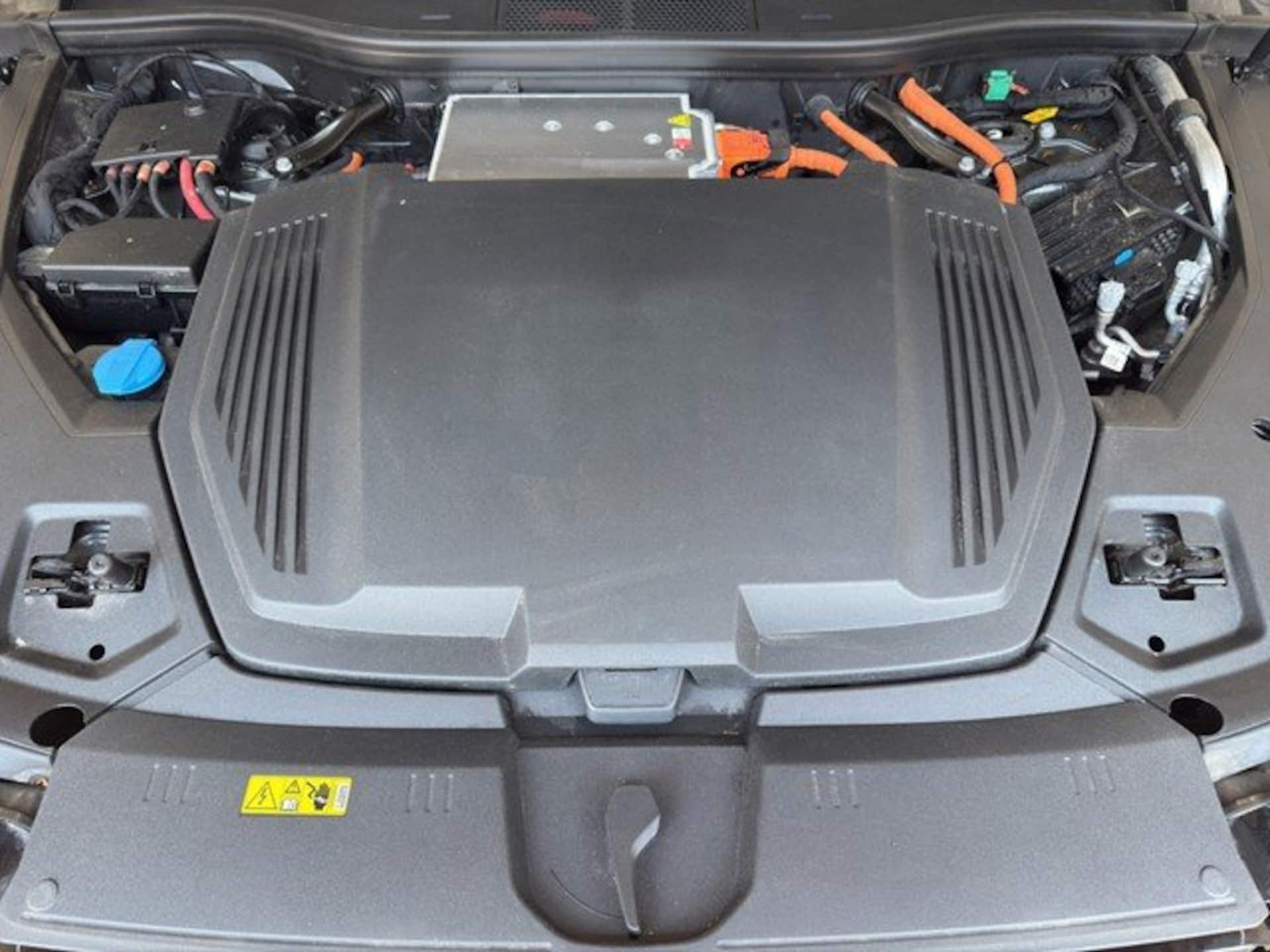 Audi Q8 e-tron S line