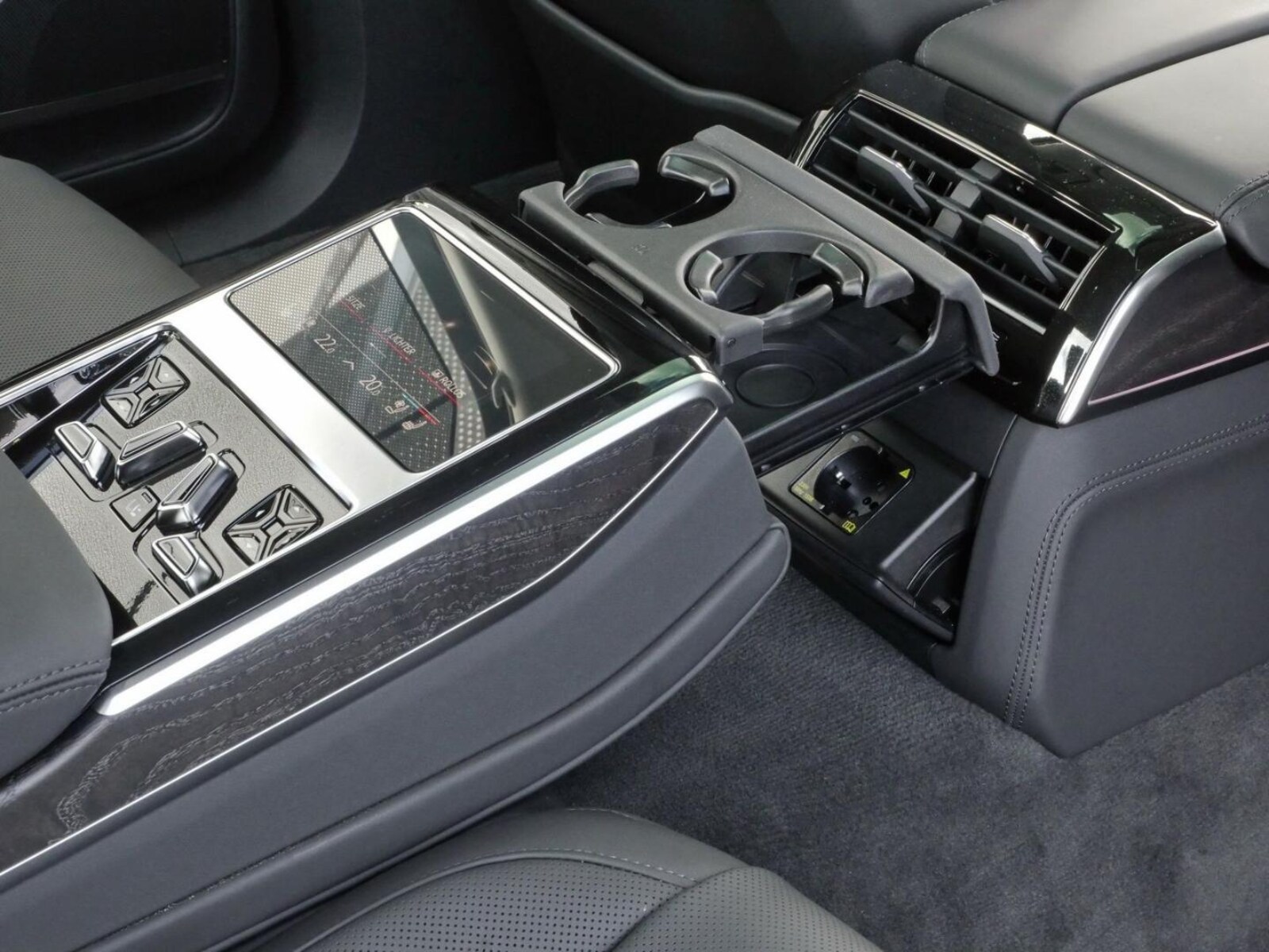 Audi A8 – Bild 17
