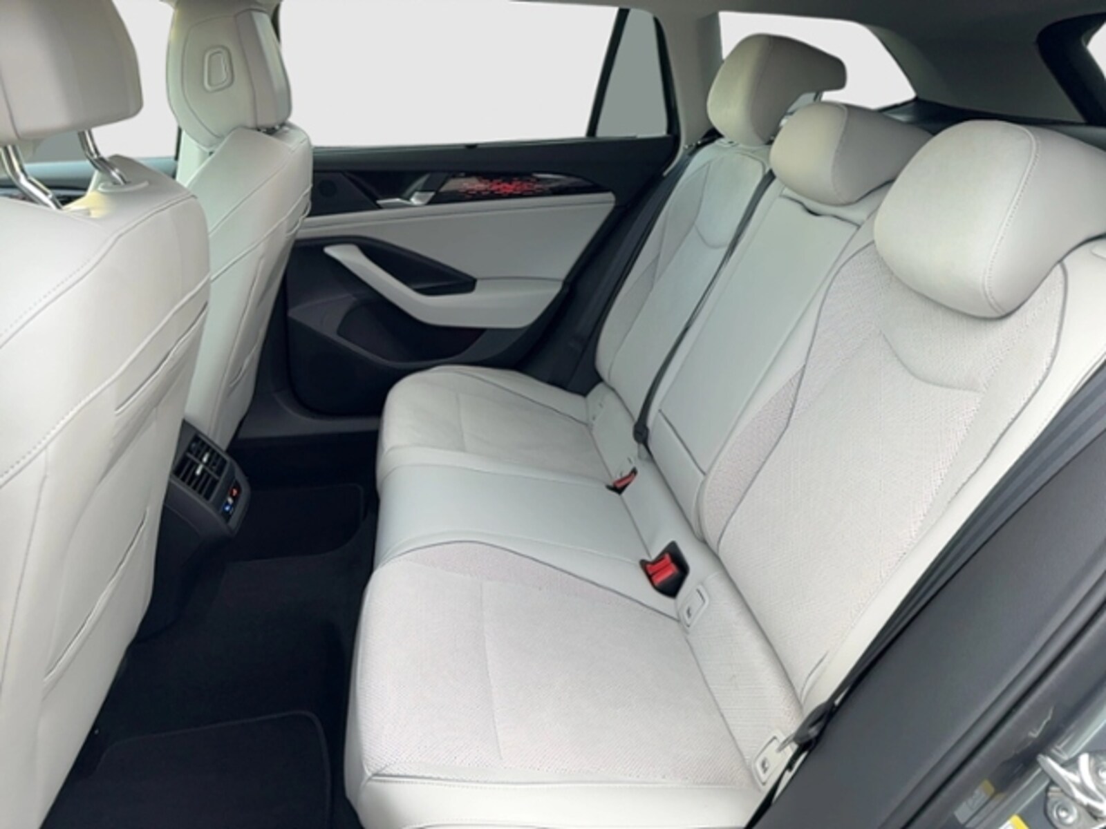 Volkswagen Passat – Bild 12