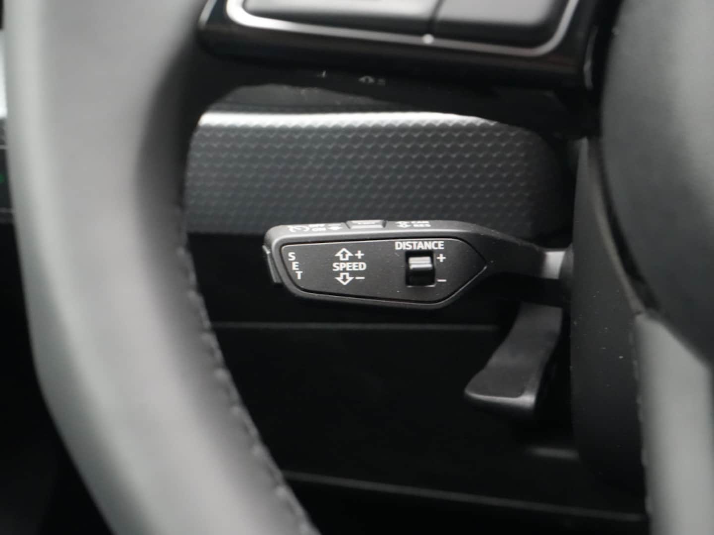 Bild über Audi A1 Sportback S line 35 TFSI S tronic - für weitere Informationen kontaktieren Sie den Audi Partner