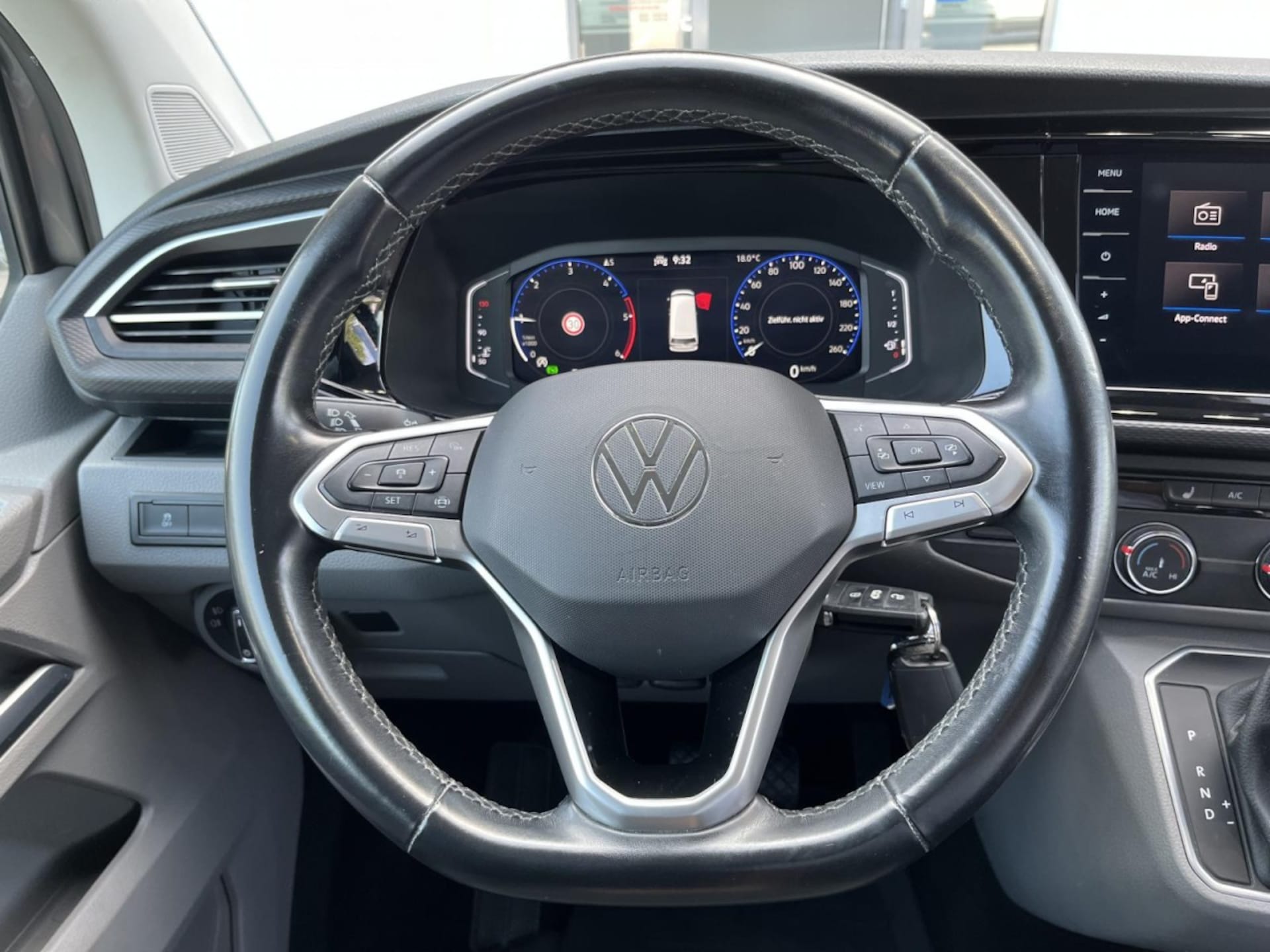 Volkswagen T6.1 Transporter Kasten langer Radstand
