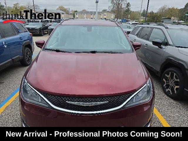2017 Chrysler Pacifica Touring-L's photo