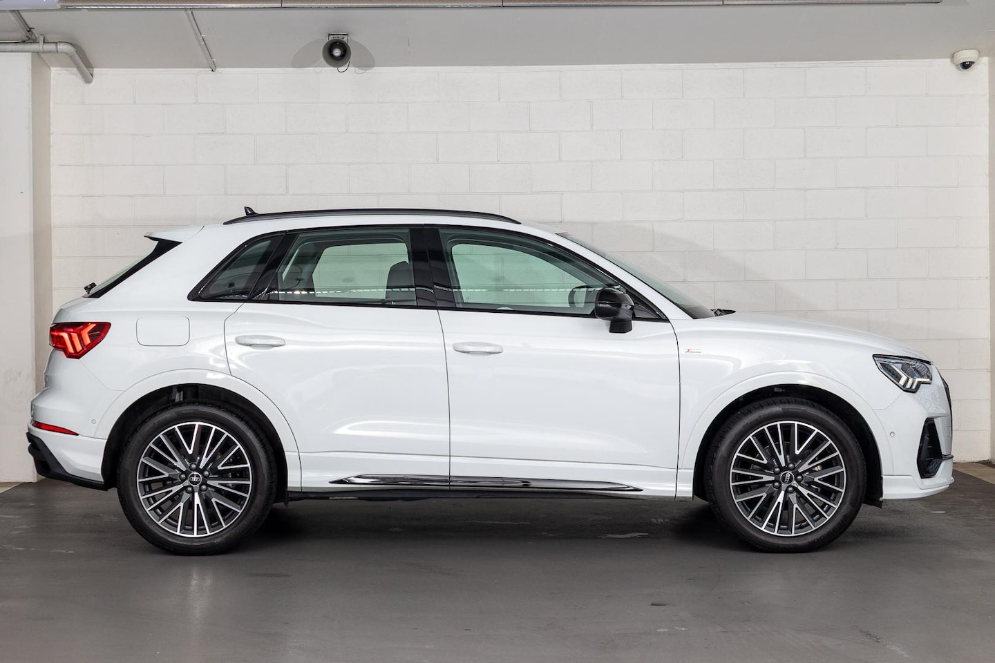Image about Audi Q3 35 TFSI S line edition